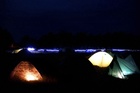 Палаточный лагерь Летней школы ночью. Это снимок сделал Михаил Дорошин с Мастерской фотографии. И нам он очень нравится (и Миша, и снимок)